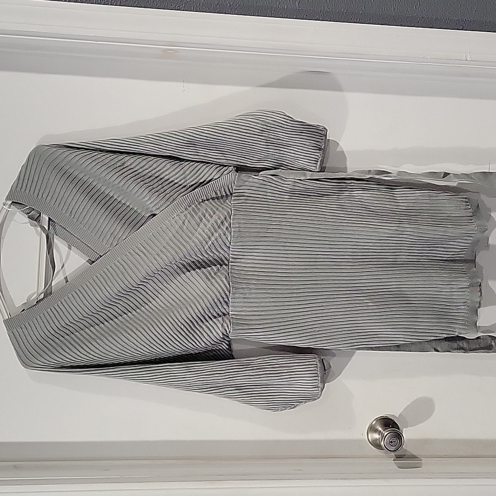 Chic Gray Ribbed Wrap Dress